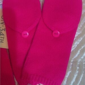 Elegant Pink Buttoned Mittens